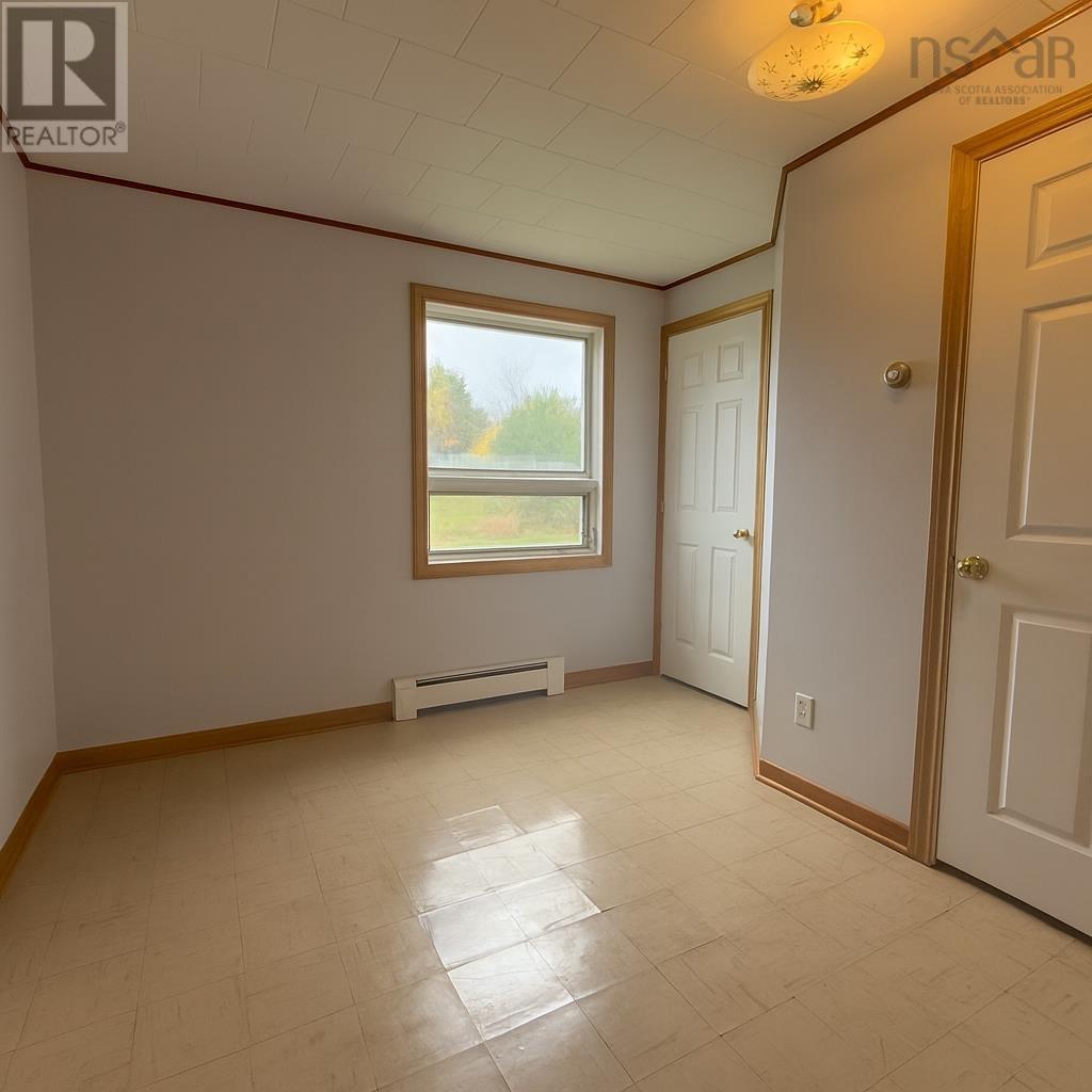 Property 20 of 29 of 116 Trunk 6 Highway