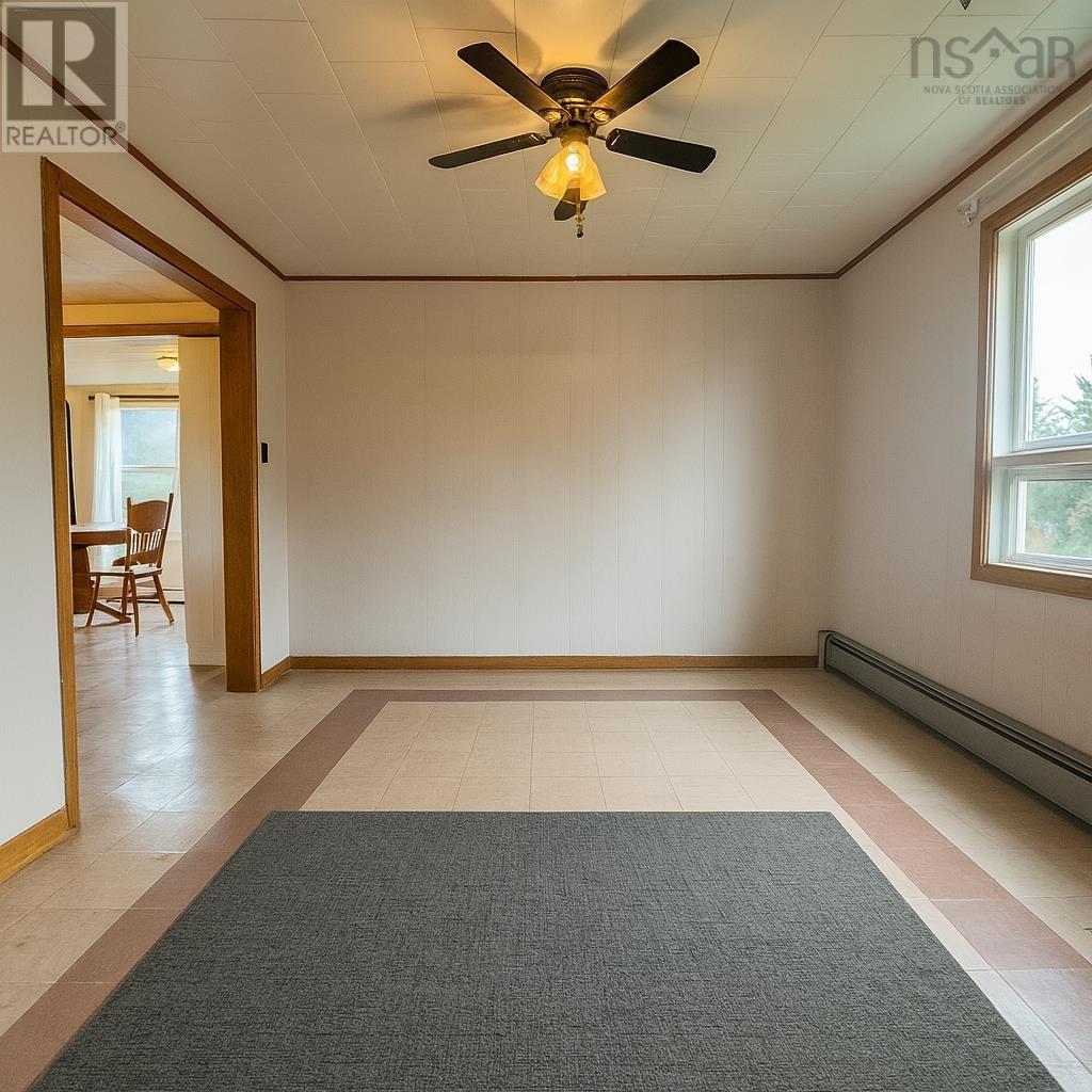 Property 14 of 29 of 116 Trunk 6 Highway