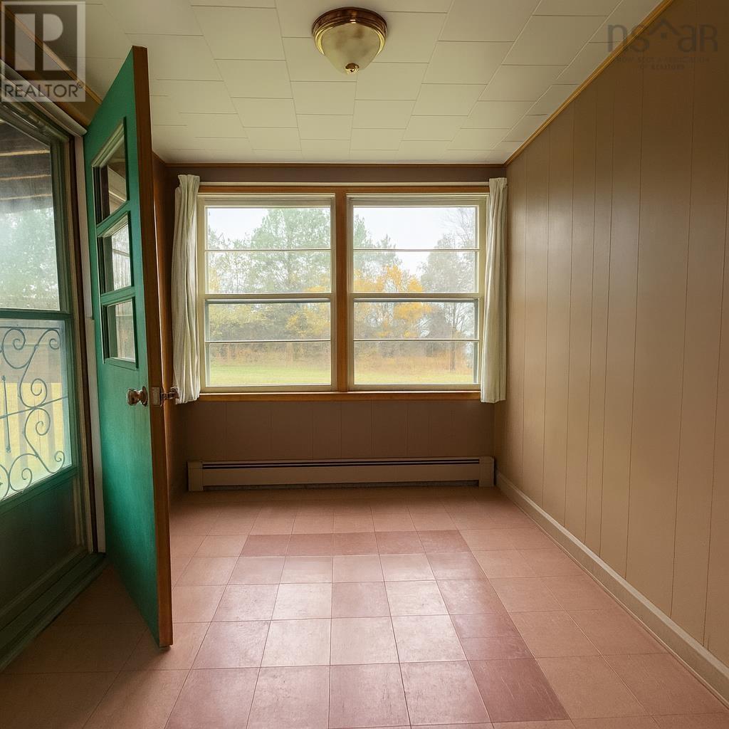 Property 9 of 29 of 116 Trunk 6 Highway