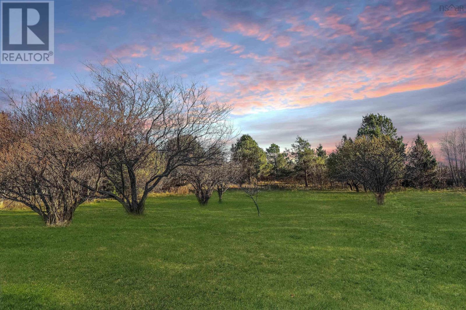 Property 8 of 29 of 116 Trunk 6 Highway