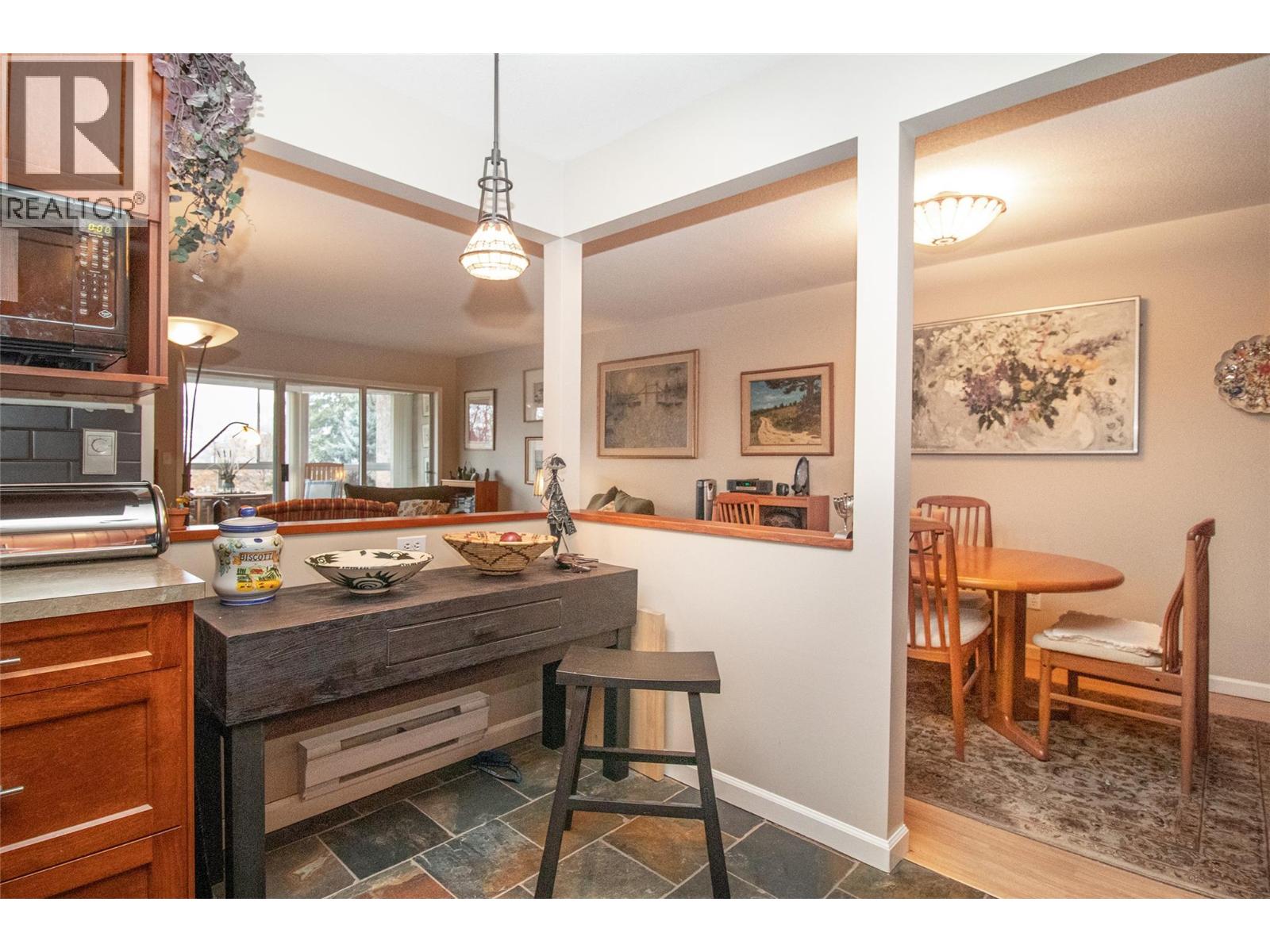 307 945 Lawrence Avenue, Kelowna