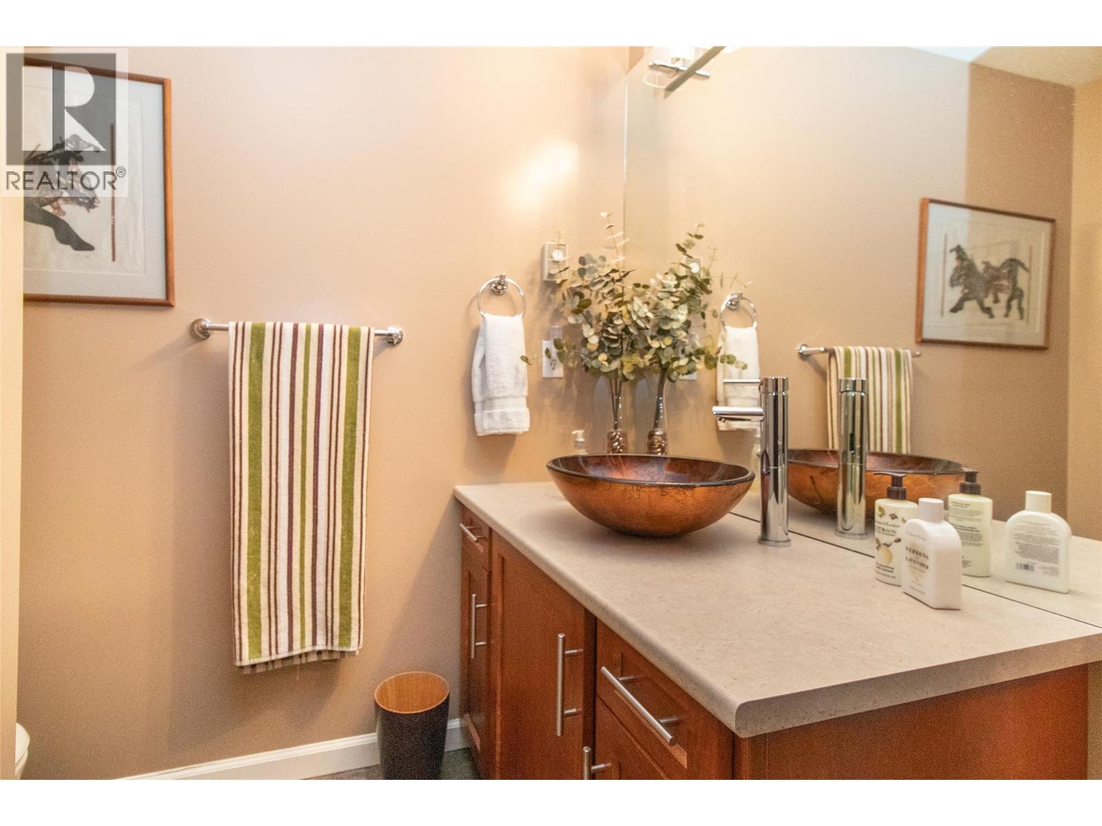 307 945 Lawrence Avenue, Kelowna