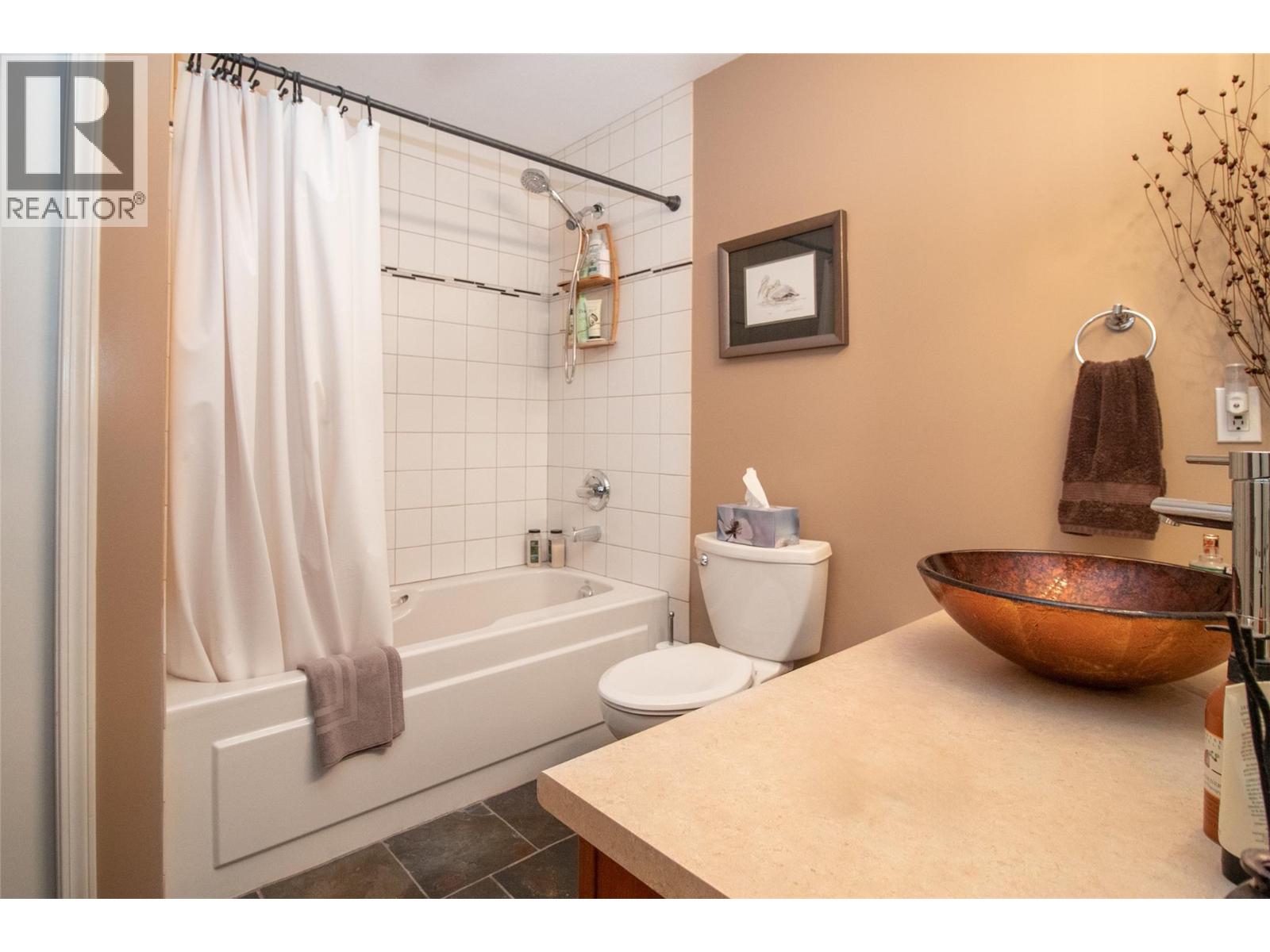 307 945 Lawrence Avenue, Kelowna