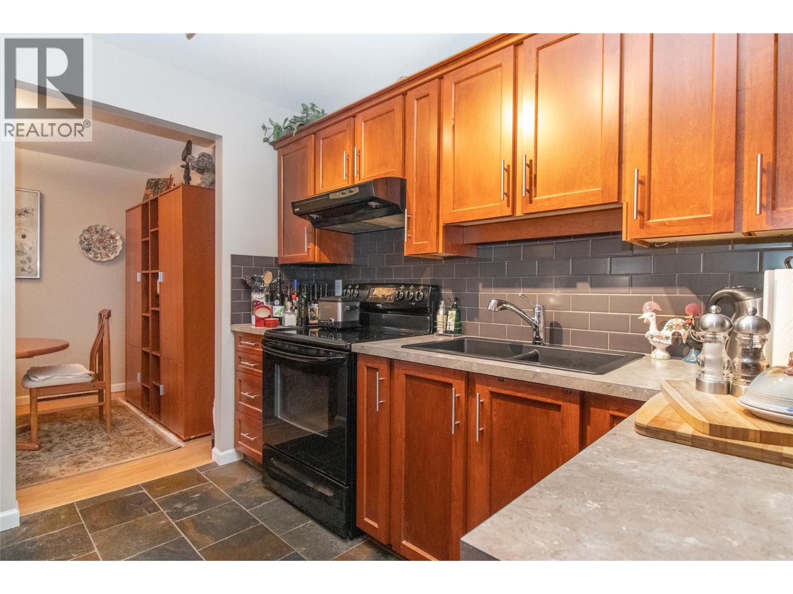 307 945 Lawrence Avenue, Kelowna