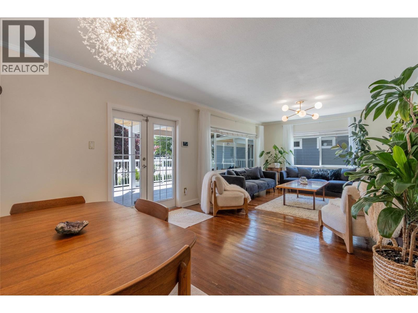  860 Fairview Road, Oliver