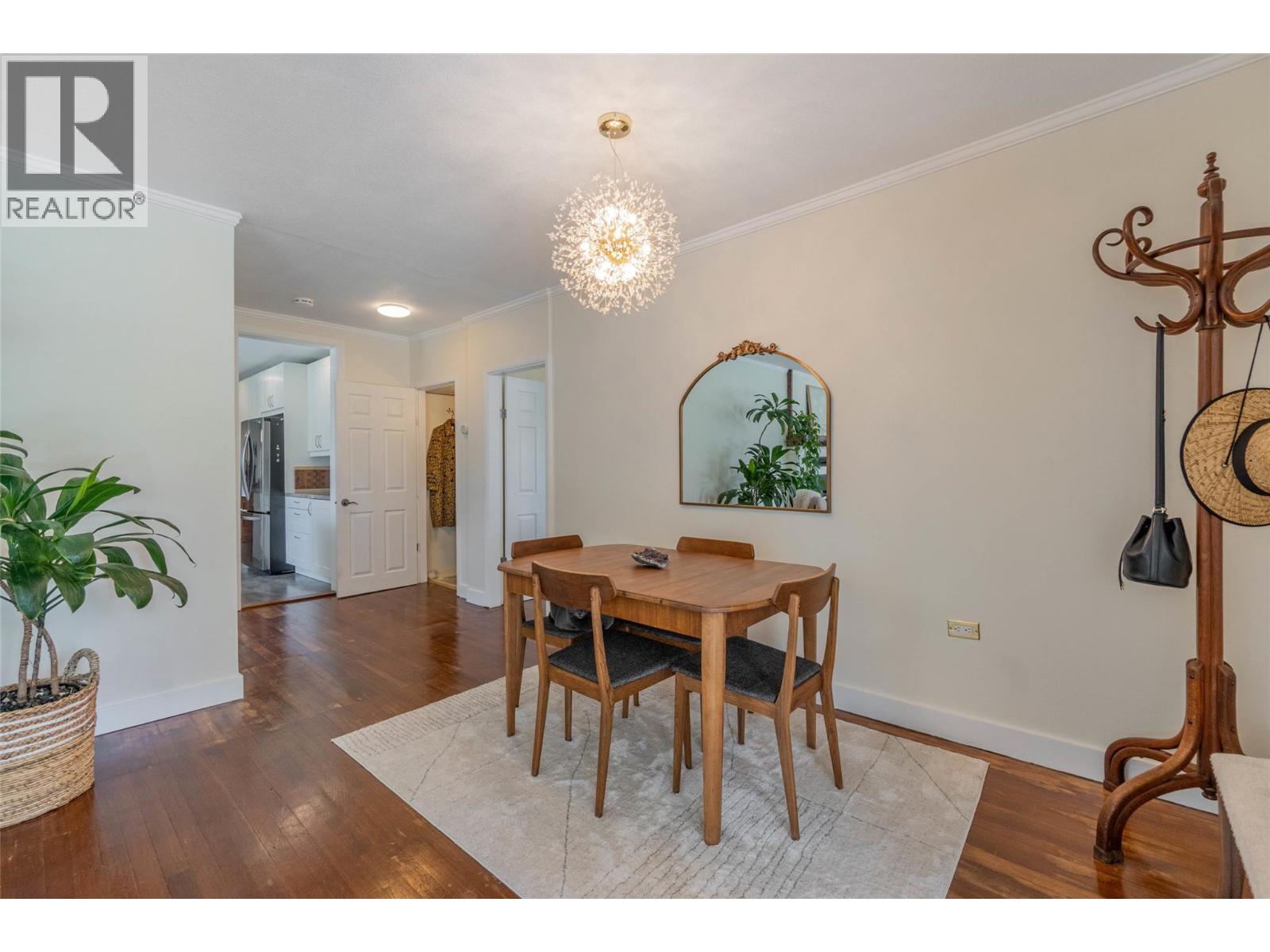  860 Fairview Road, Oliver