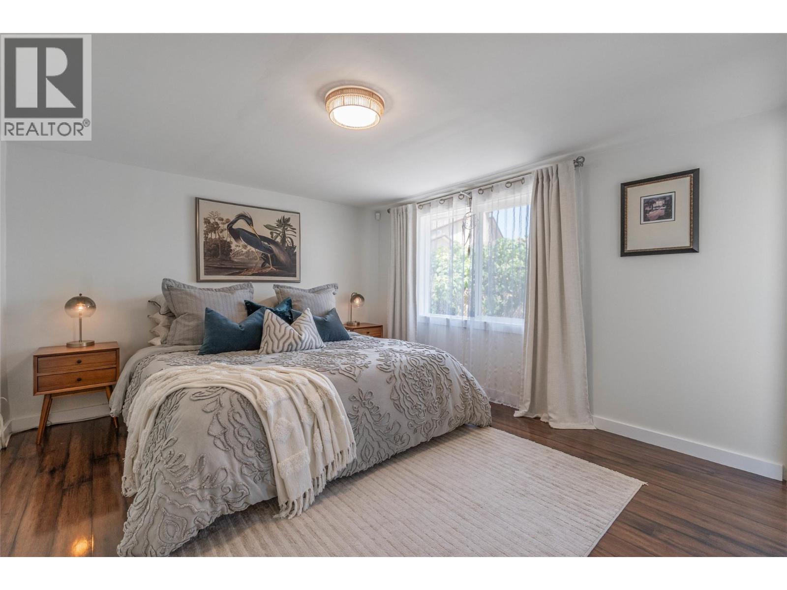  860 Fairview Road, Oliver