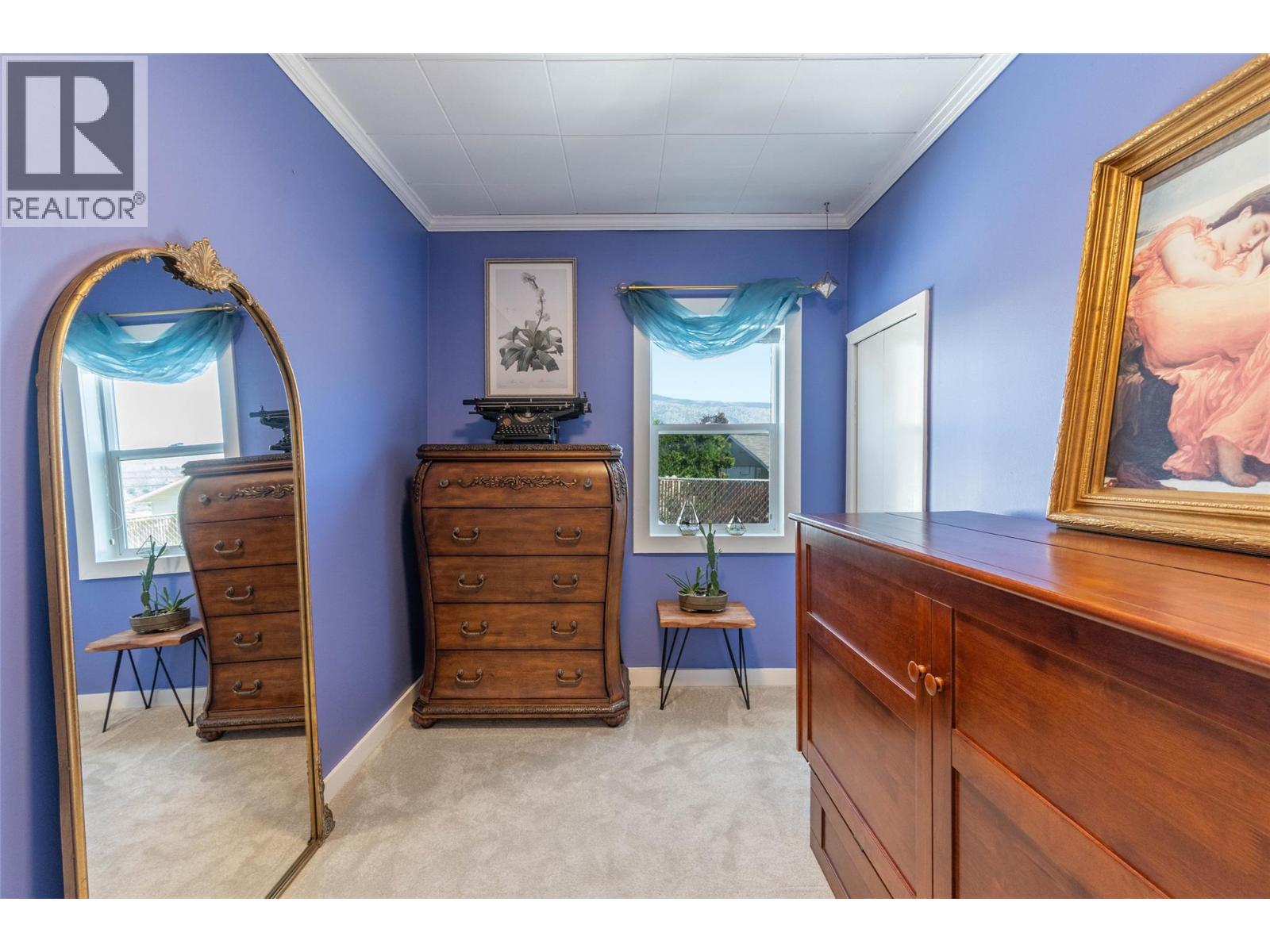  860 Fairview Road, Oliver