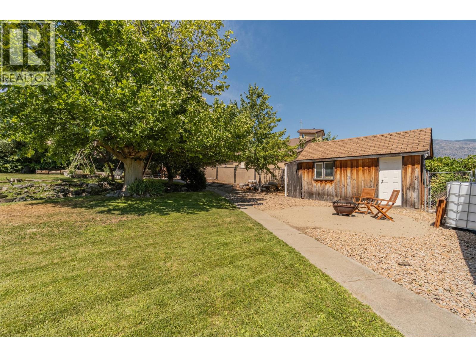  860 Fairview Road, Oliver