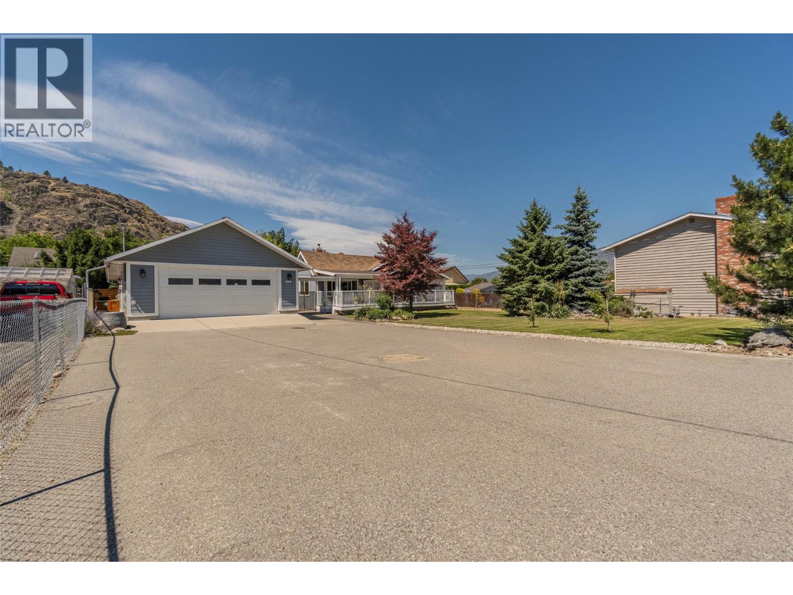  860 Fairview Road, Oliver