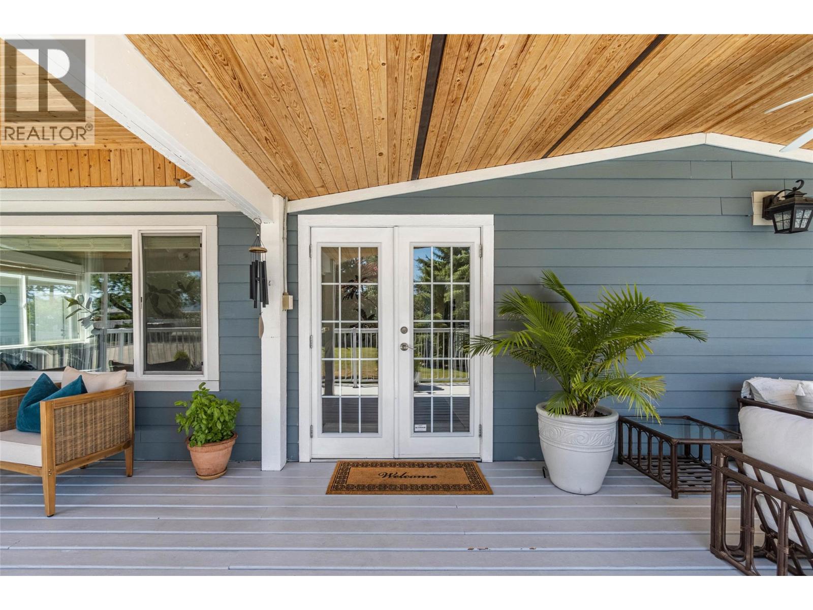  860 Fairview Road, Oliver