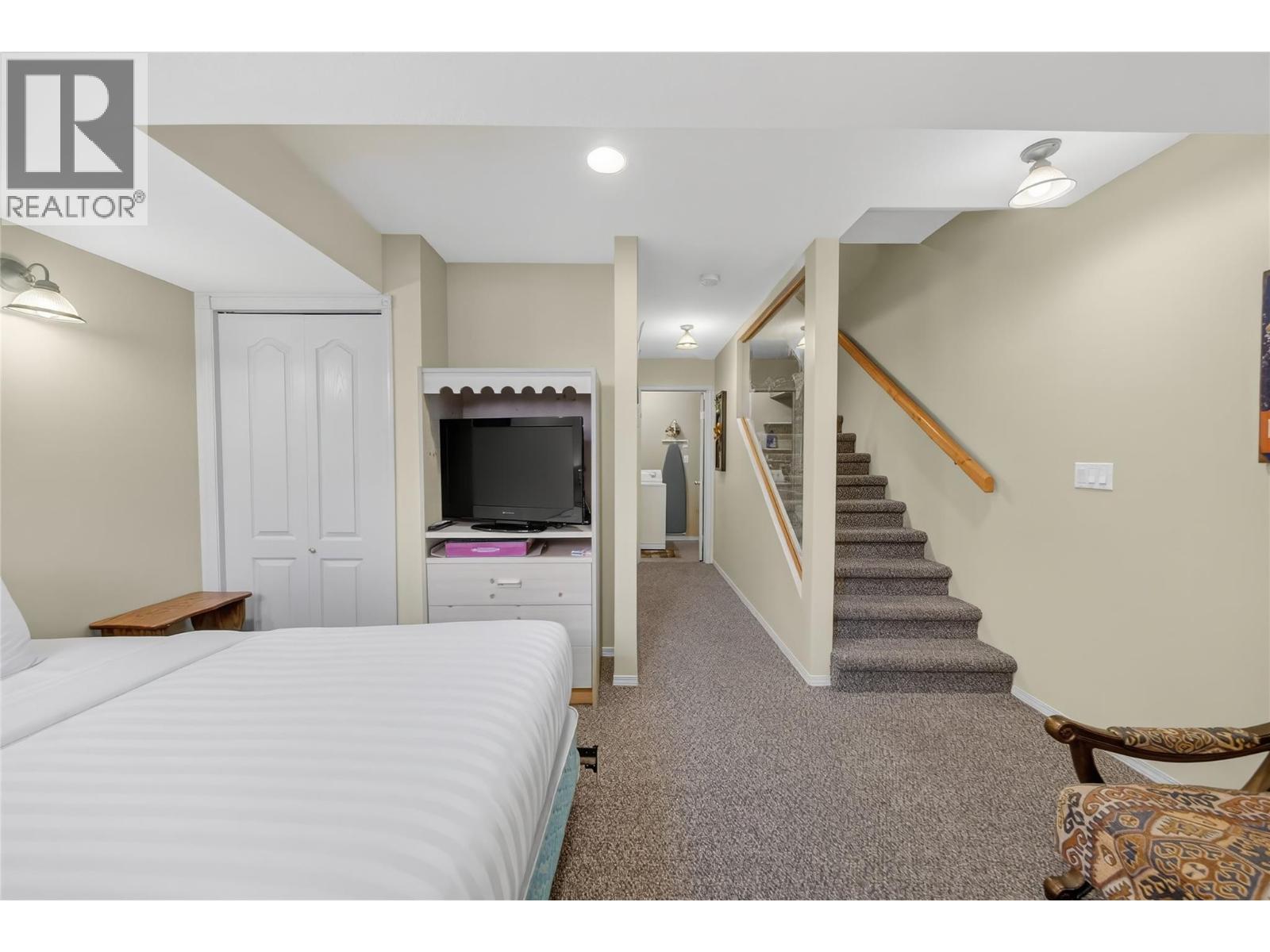 #438 400 Riverside Way - 32
