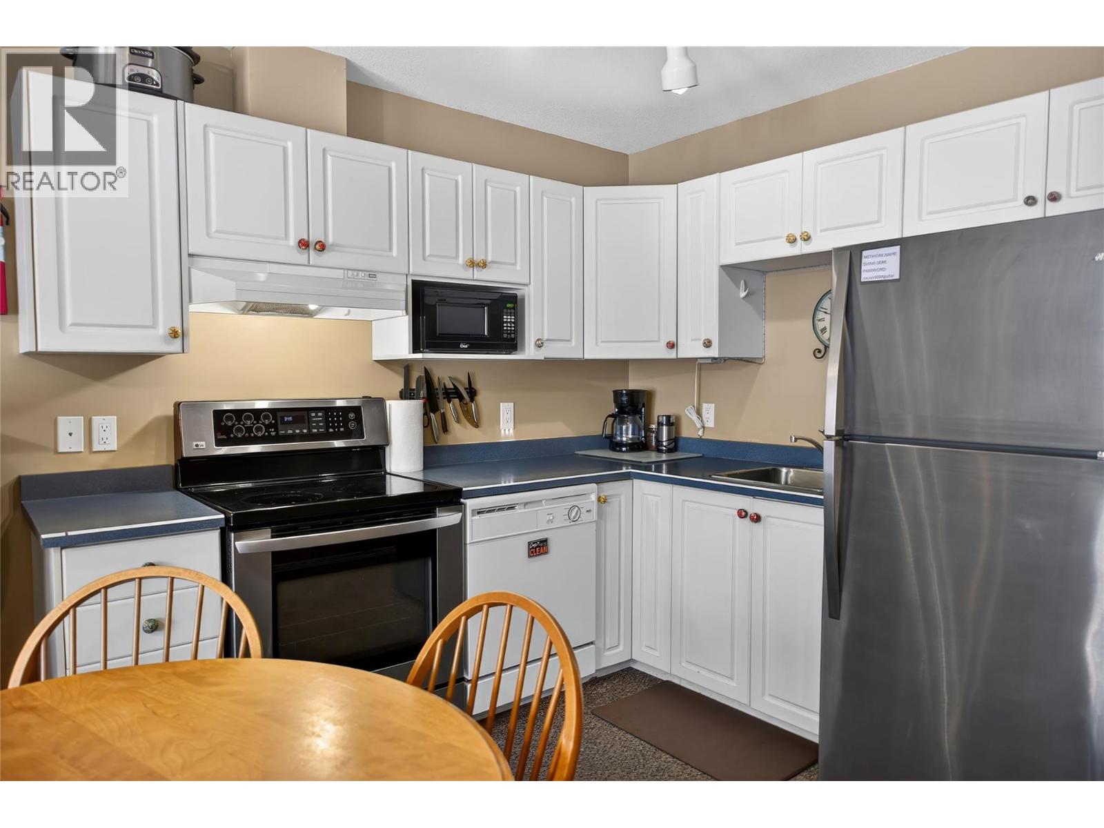 #438 400 Riverside Way - 15