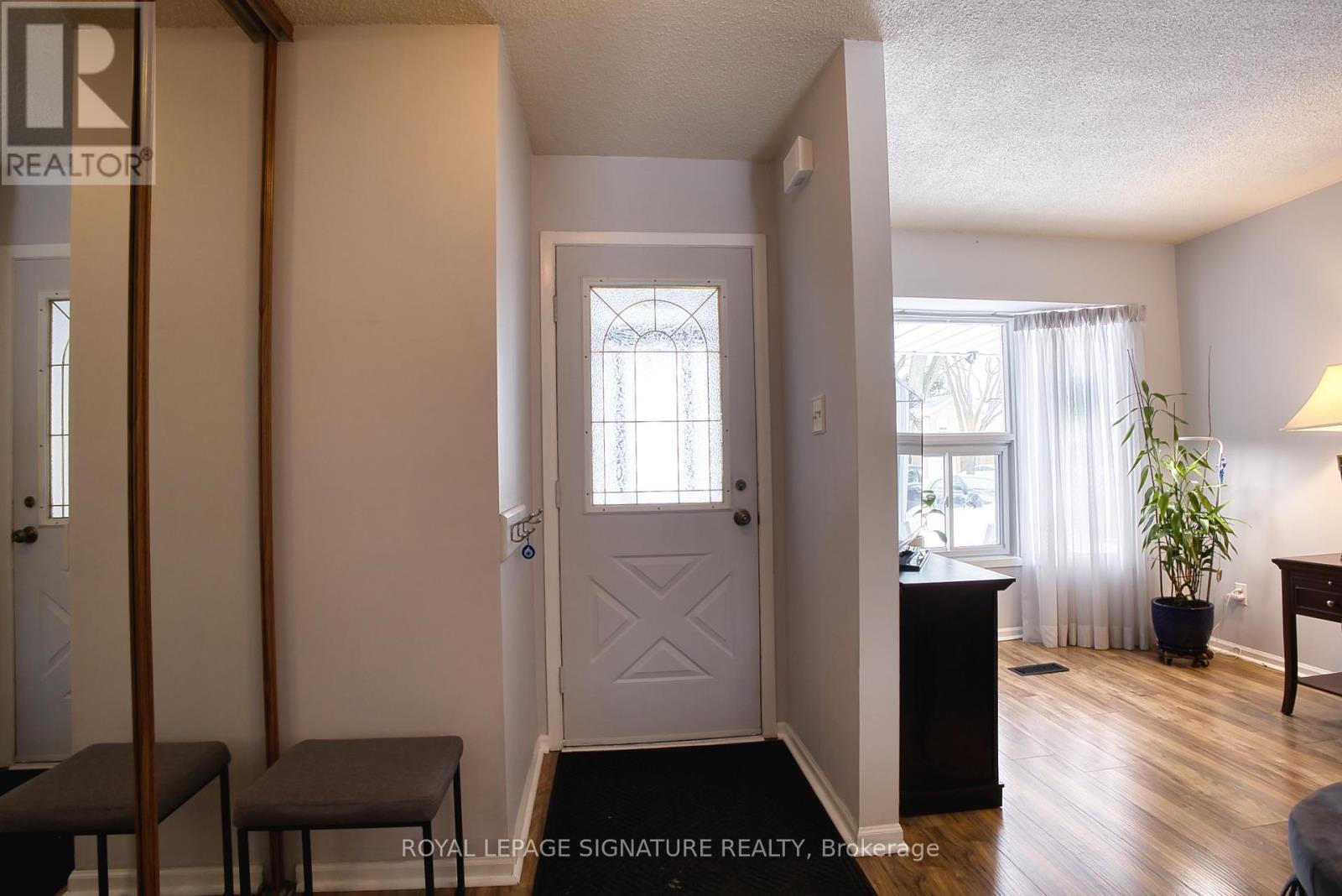 6448 COLEBROOK CRESCENT - Photo 3 of 34, Mississauga (Meadowvale), Ontario
