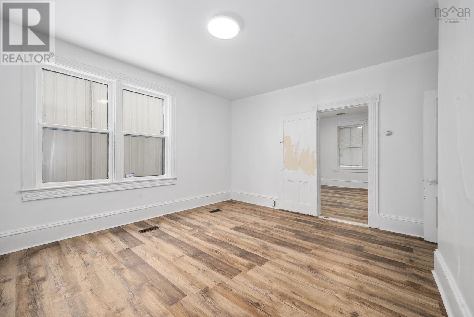 Property 8 of 49 of 62 Young Street