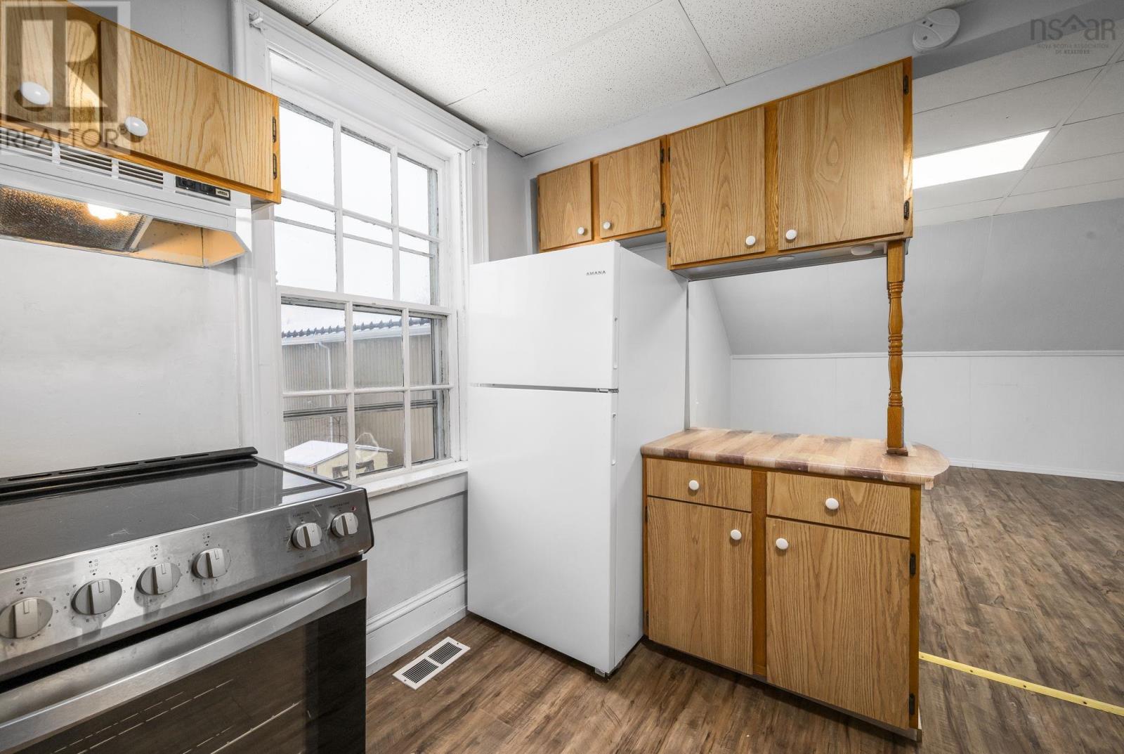 Property 27 of 49 of 62 Young Street