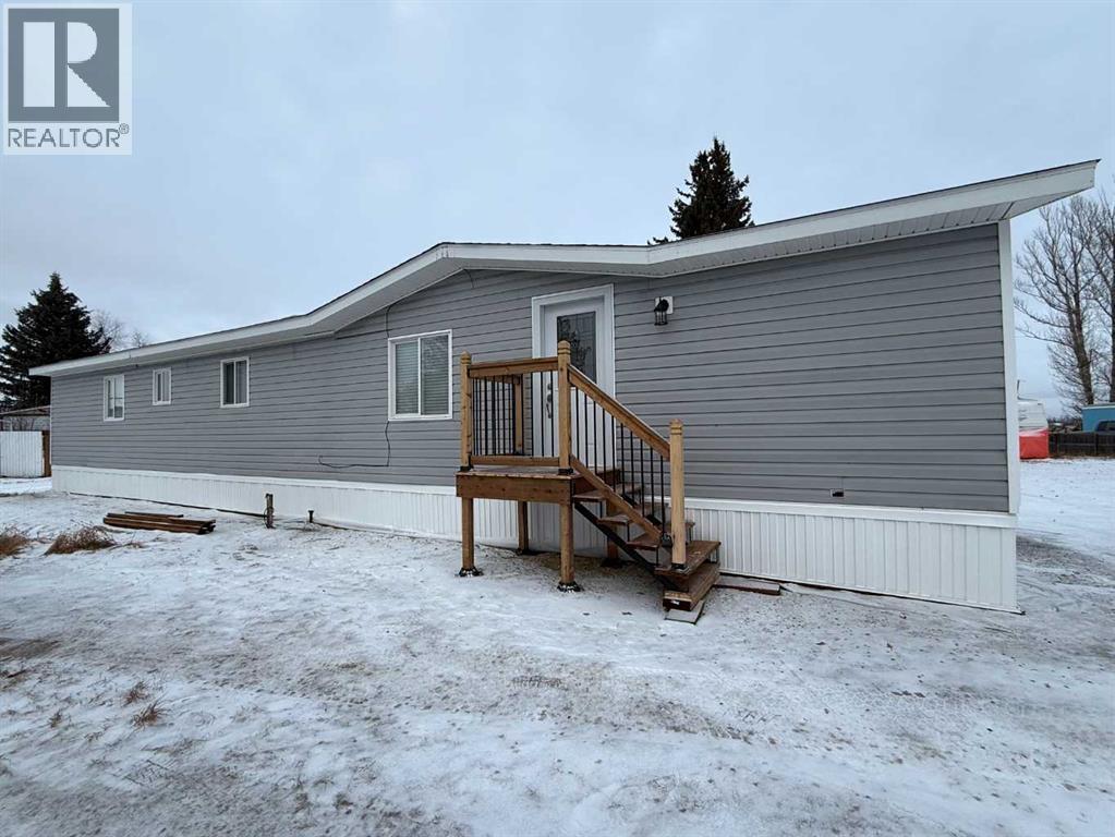 51, 5020 AB-2A - Photo 2 of 22, Ponoka, Alberta