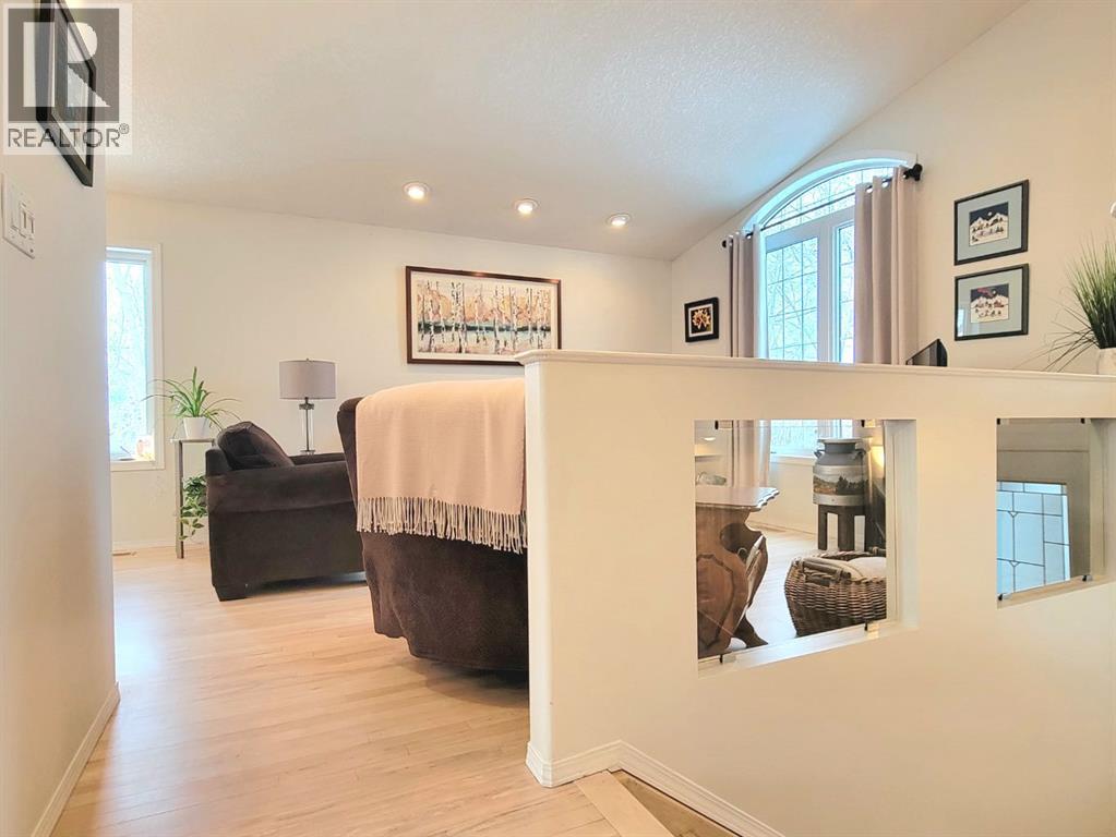 1103 11A Street - Photo 5 of 33, Beaverlodge, Alberta