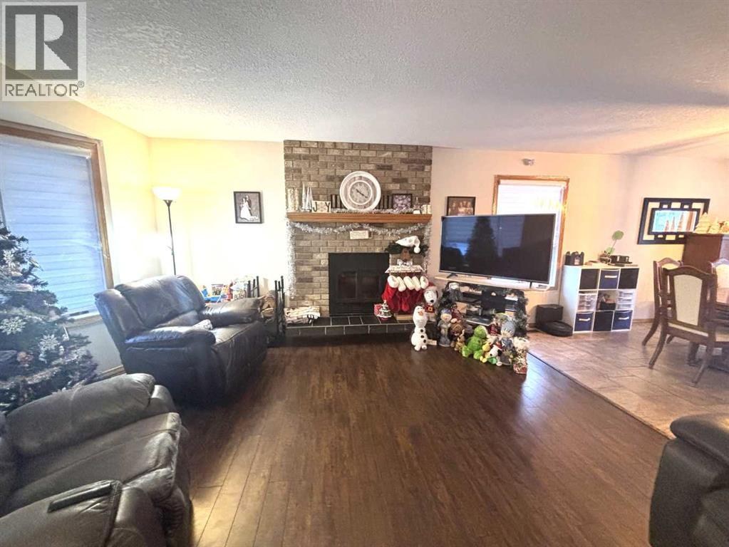 13 Pineview Road - Photo 5 of 25, Whitecourt, Alberta