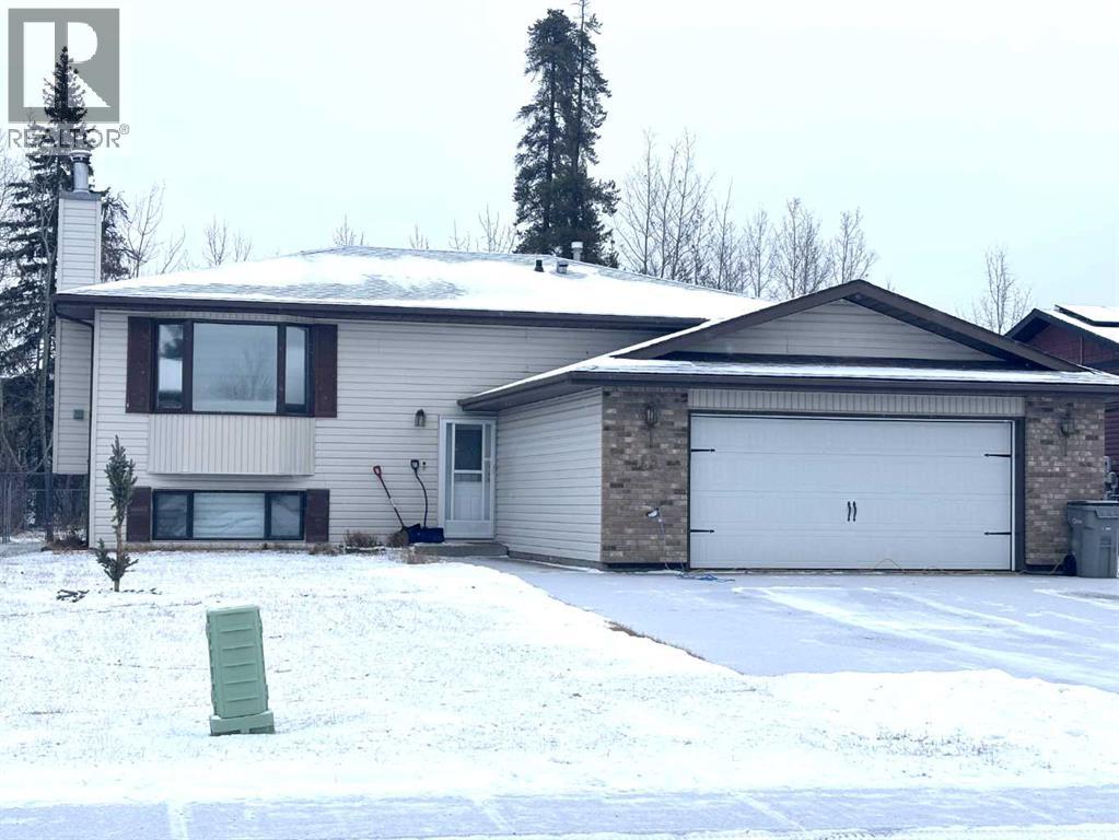 13 Pineview Road - Photo 2 of 25, Whitecourt, Alberta