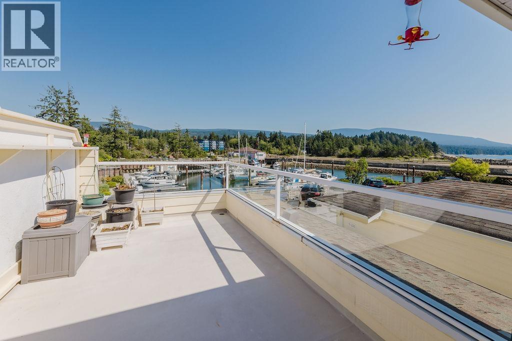 222 1585 FIELD ROAD, Sechelt