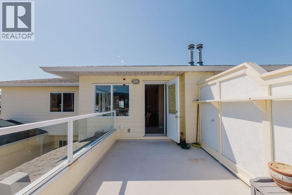 222 1585 FIELD ROAD, Sechelt