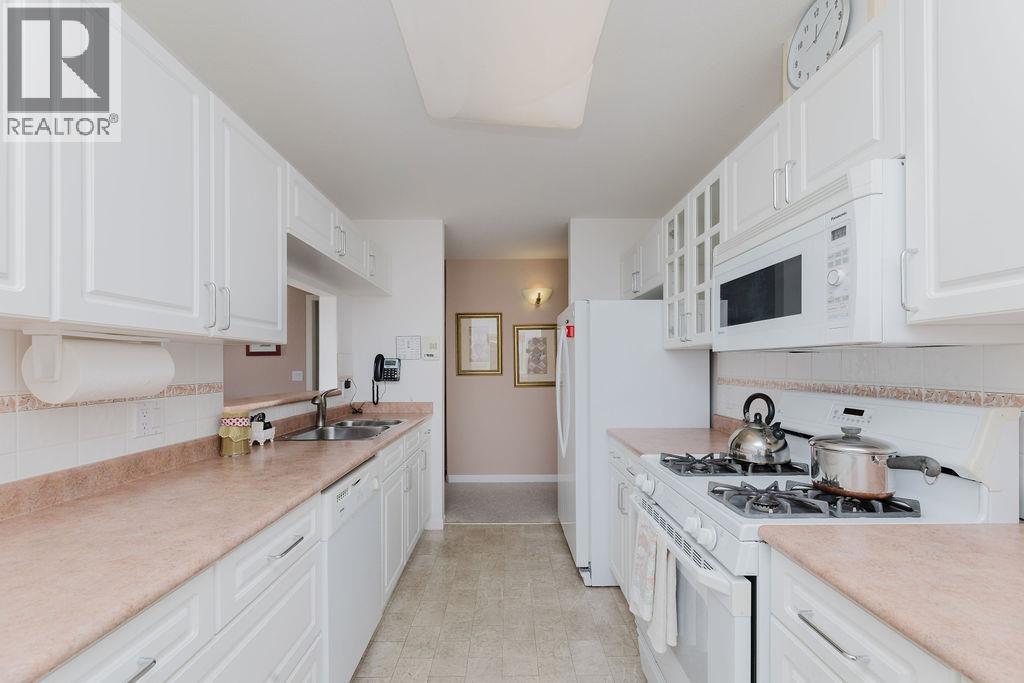 222 1585 FIELD ROAD, Sechelt