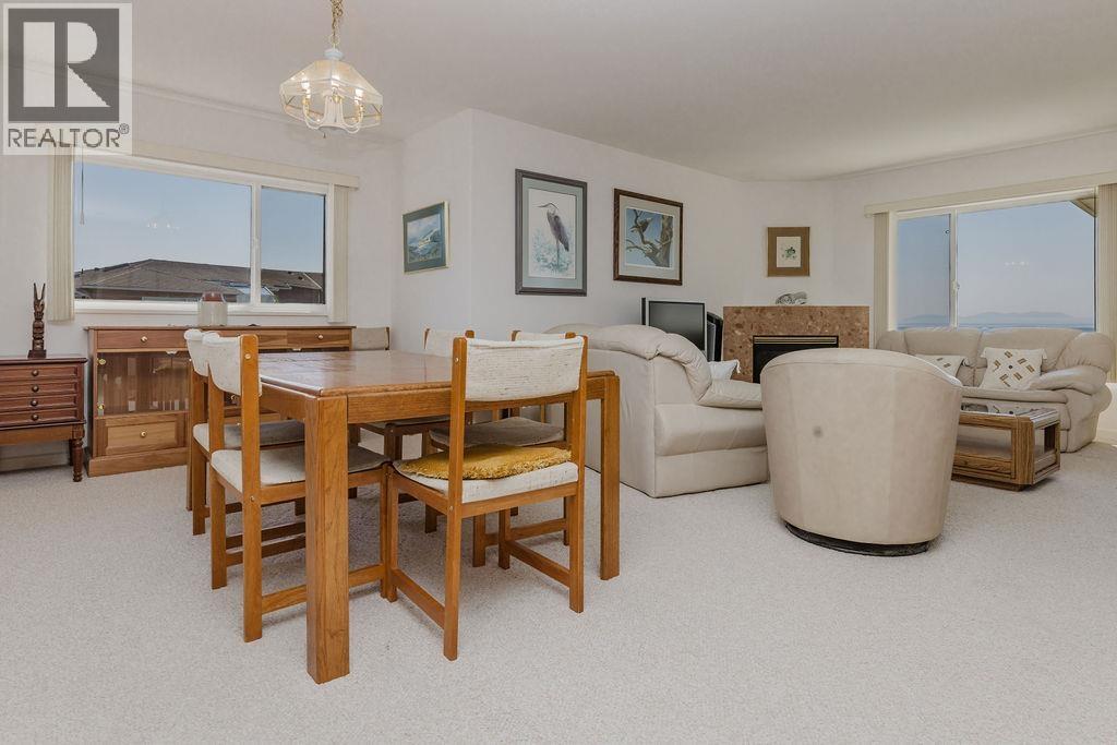 222 1585 FIELD ROAD, Sechelt