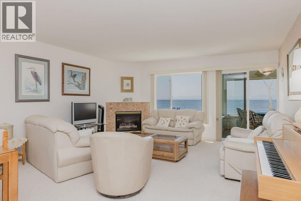 222 1585 FIELD ROAD, Sechelt