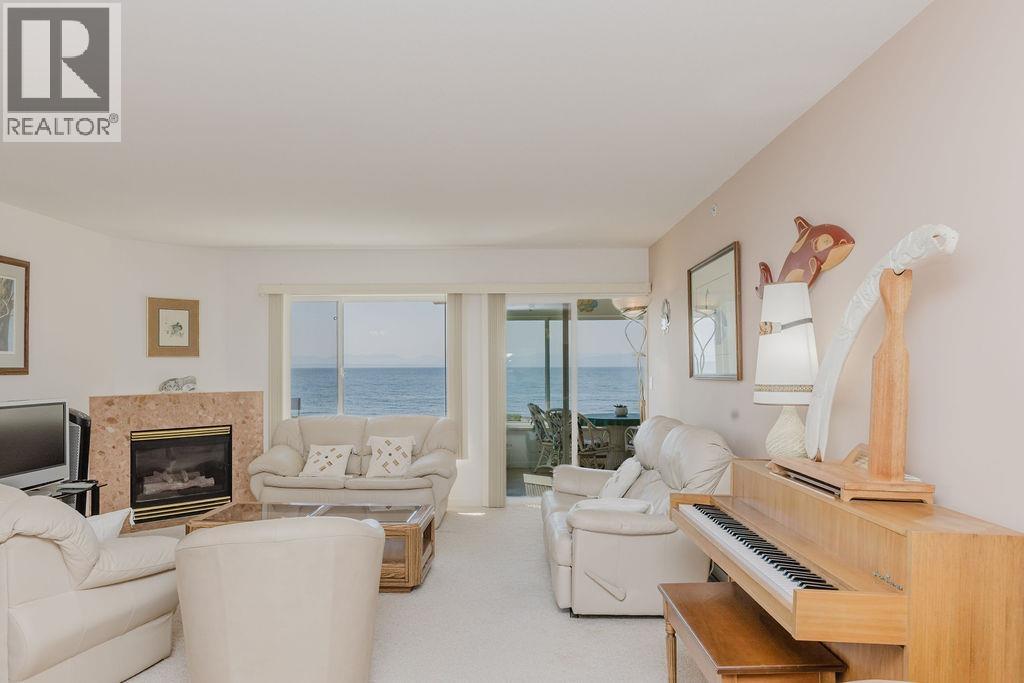 222 1585 FIELD ROAD, Sechelt