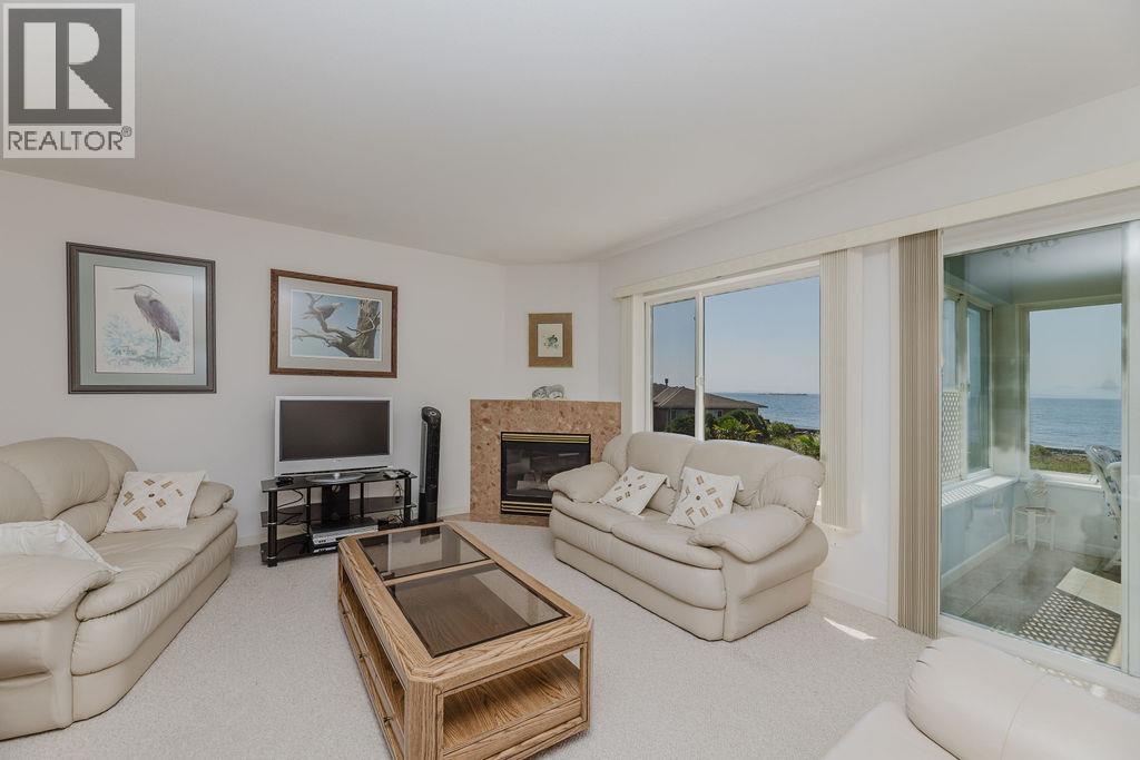 222 1585 FIELD ROAD, Sechelt