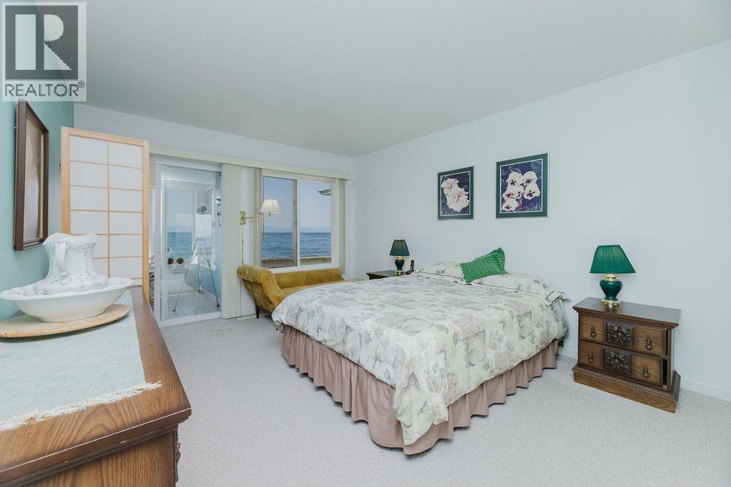 222 1585 FIELD ROAD, Sechelt