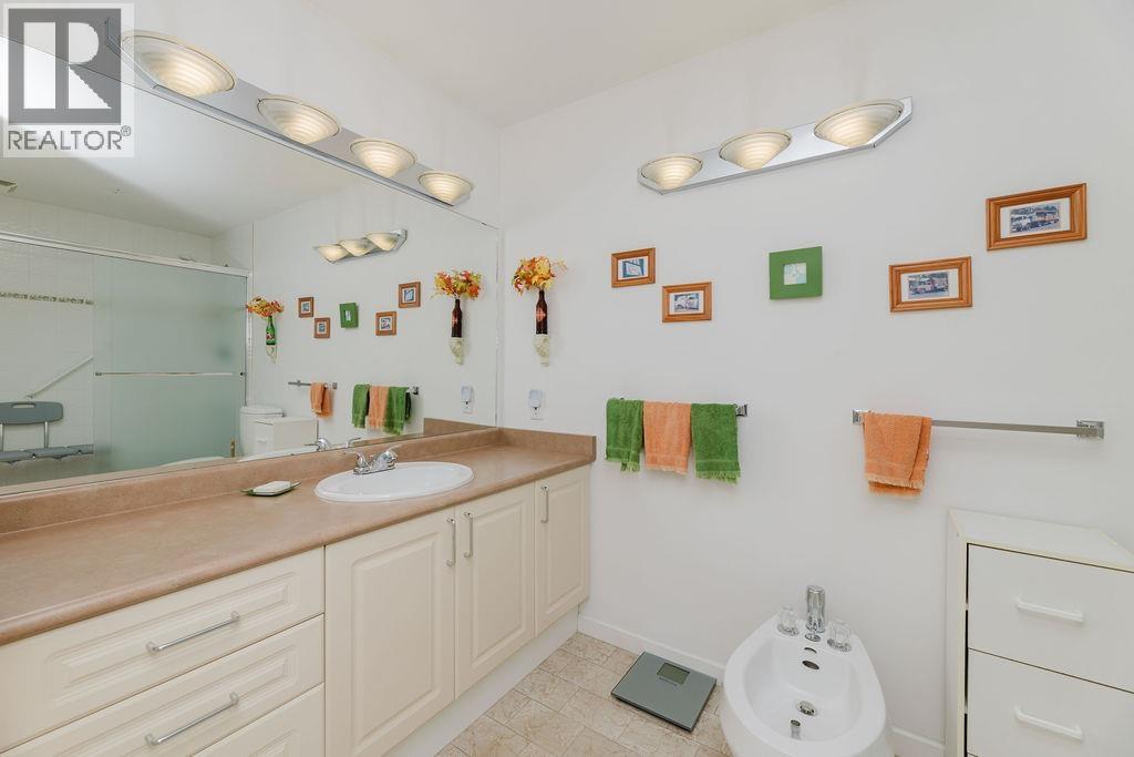 222 1585 FIELD ROAD, Sechelt