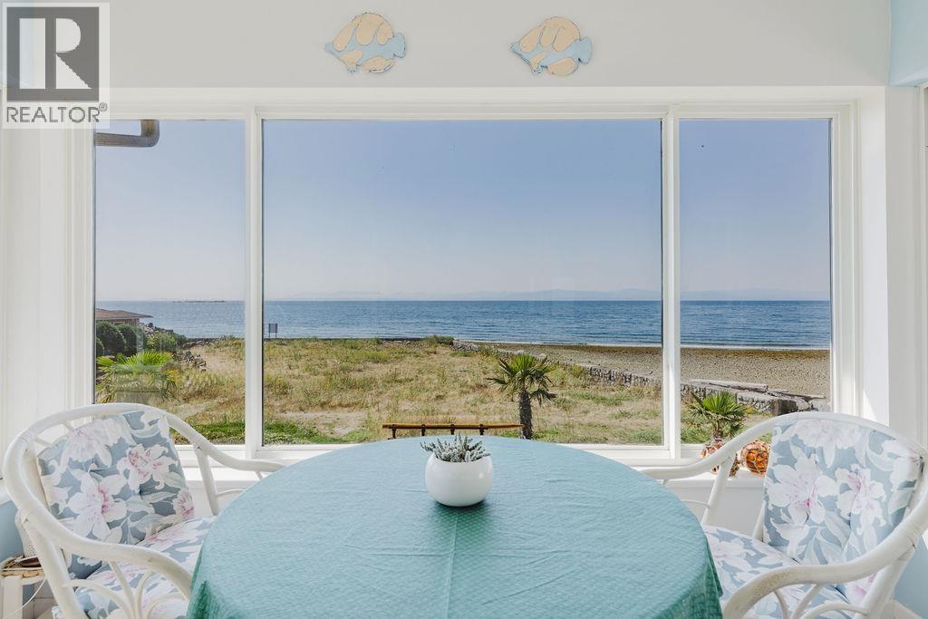 222 1585 FIELD ROAD, Sechelt