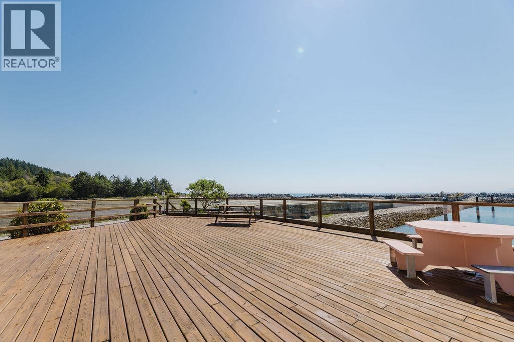 222 1585 FIELD ROAD, Sechelt