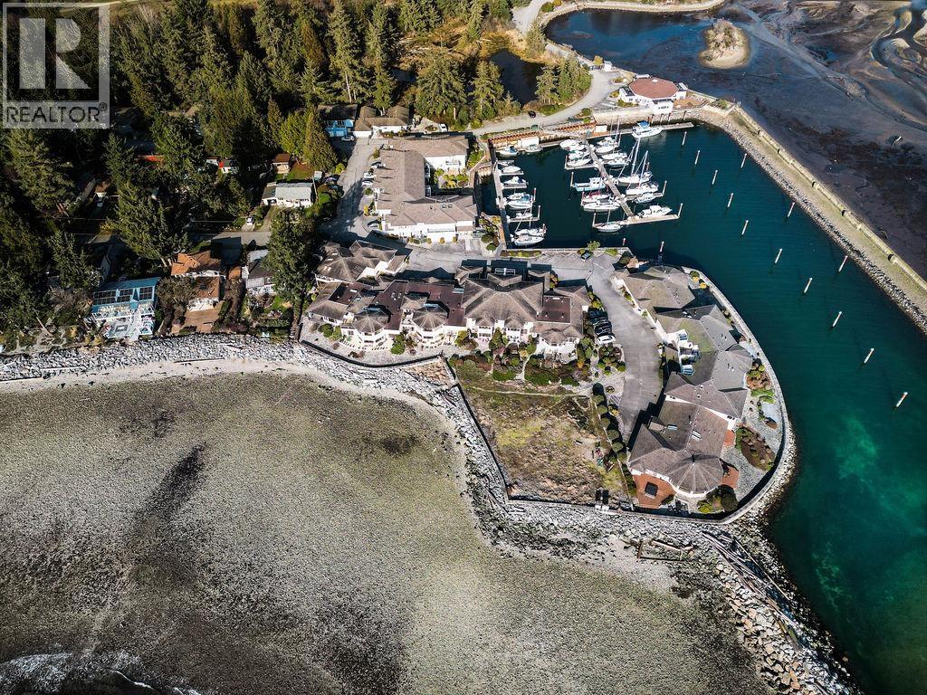 222 1585 FIELD ROAD, Sechelt