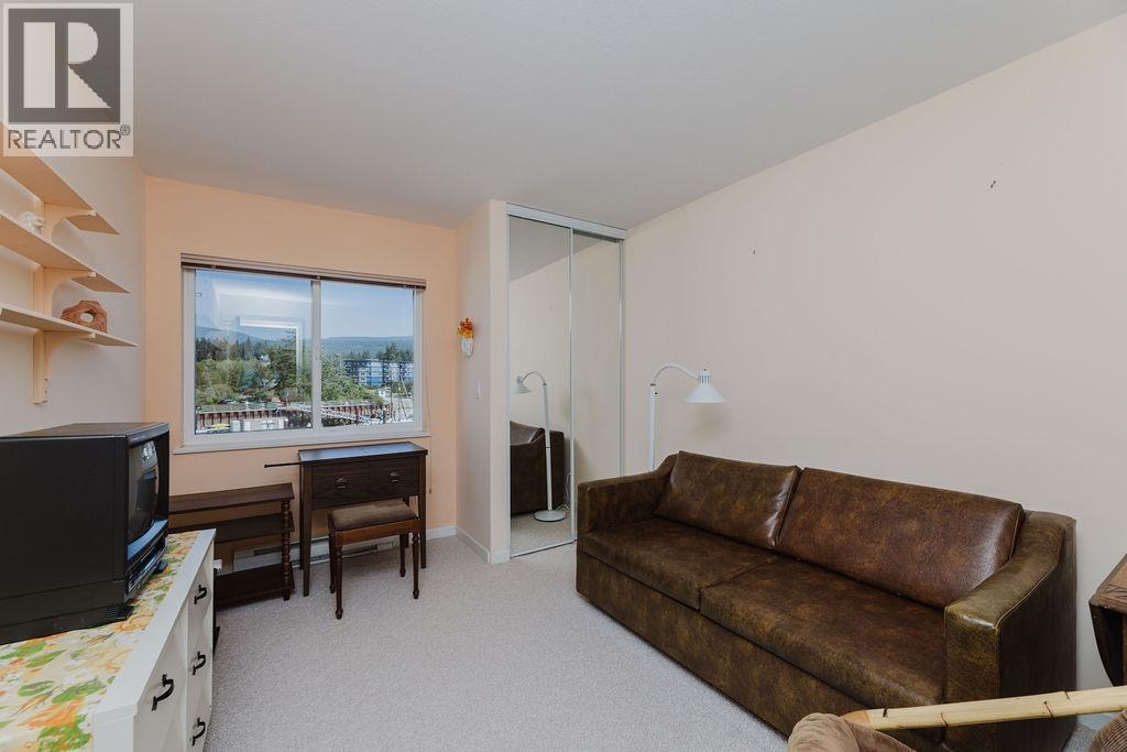 222 1585 FIELD ROAD, Sechelt