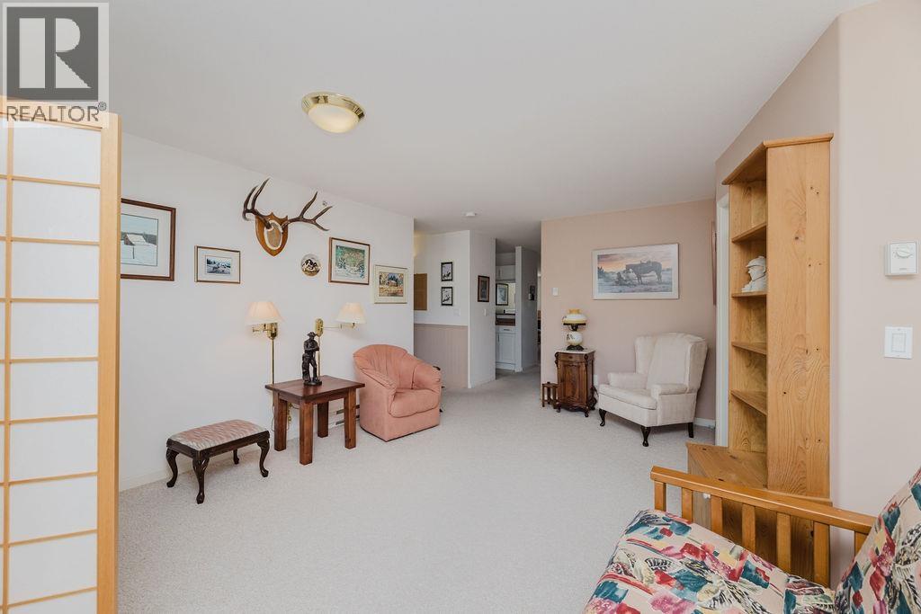 222 1585 FIELD ROAD, Sechelt