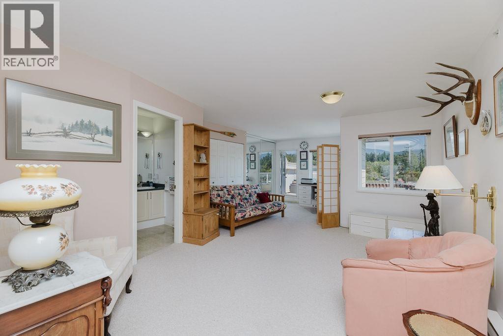 222 1585 FIELD ROAD, Sechelt