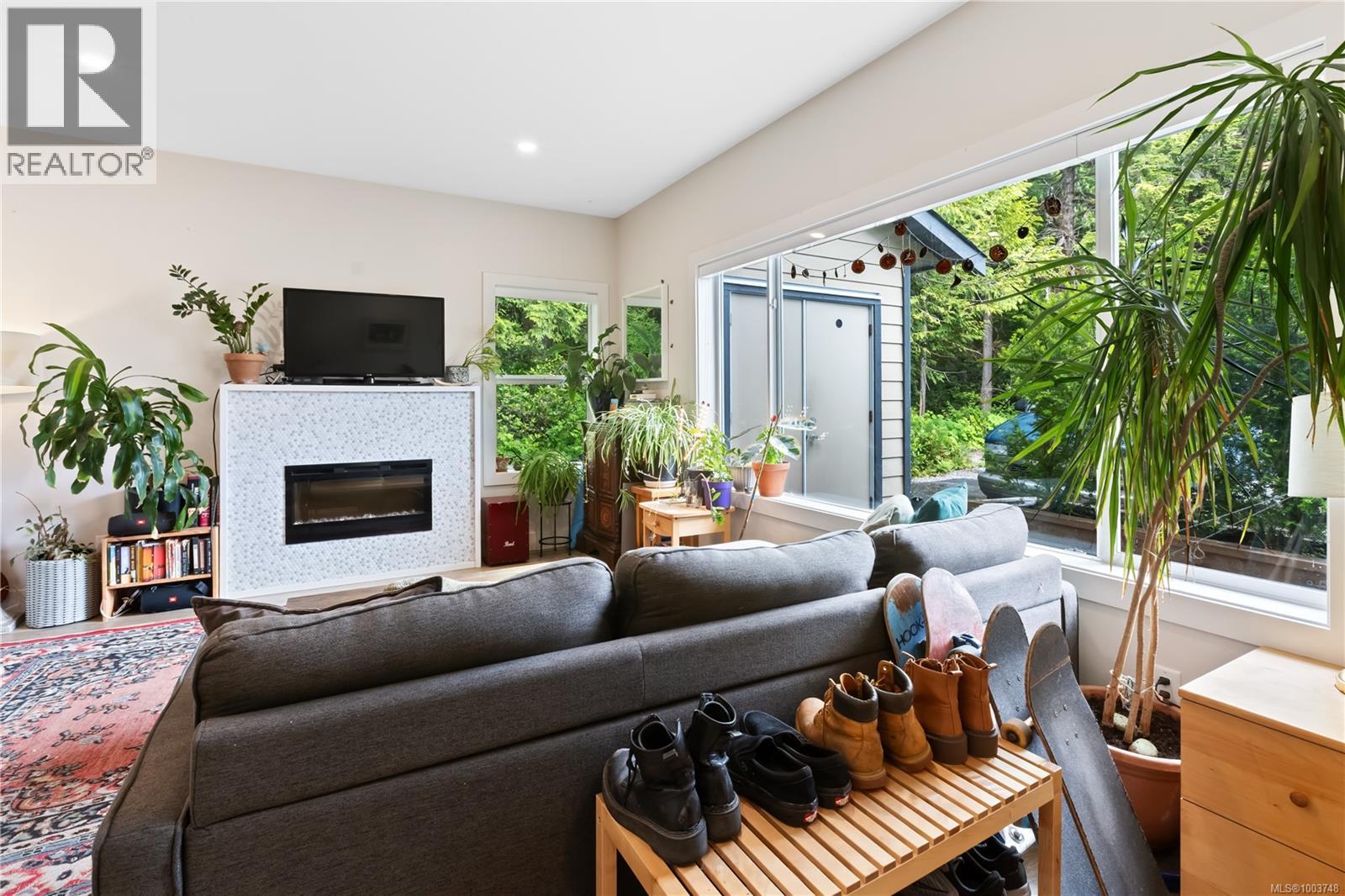 19 625 Hellesen Dr, Tofino