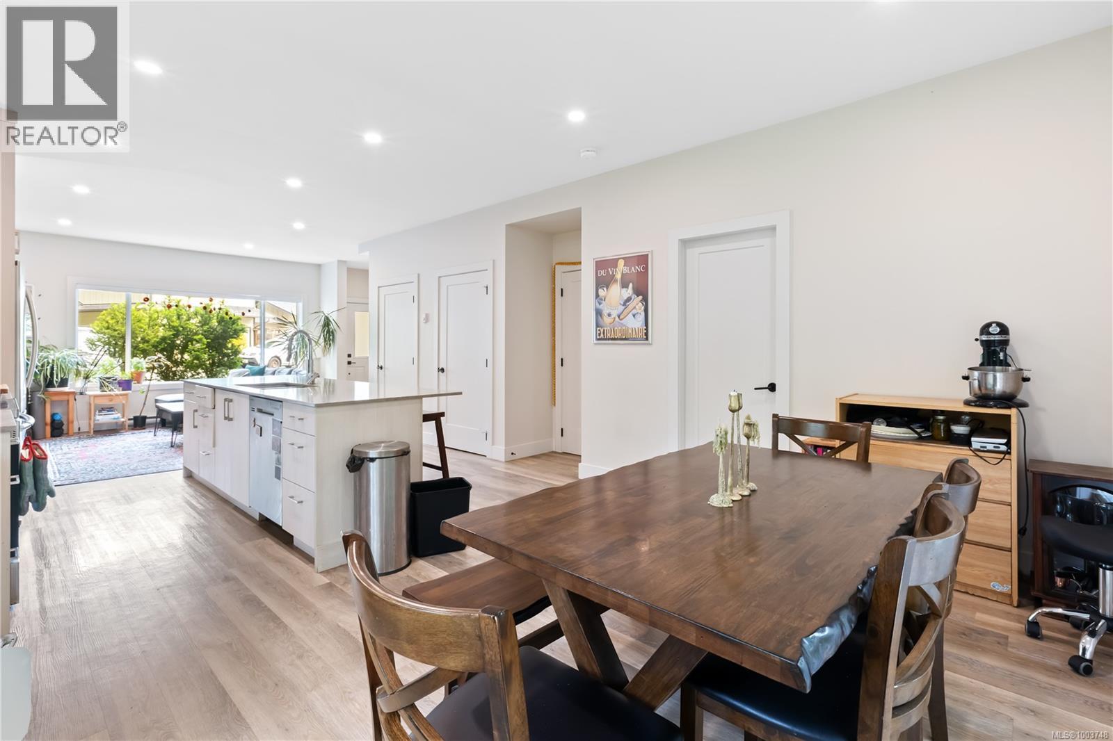 19 625 Hellesen Dr, Tofino