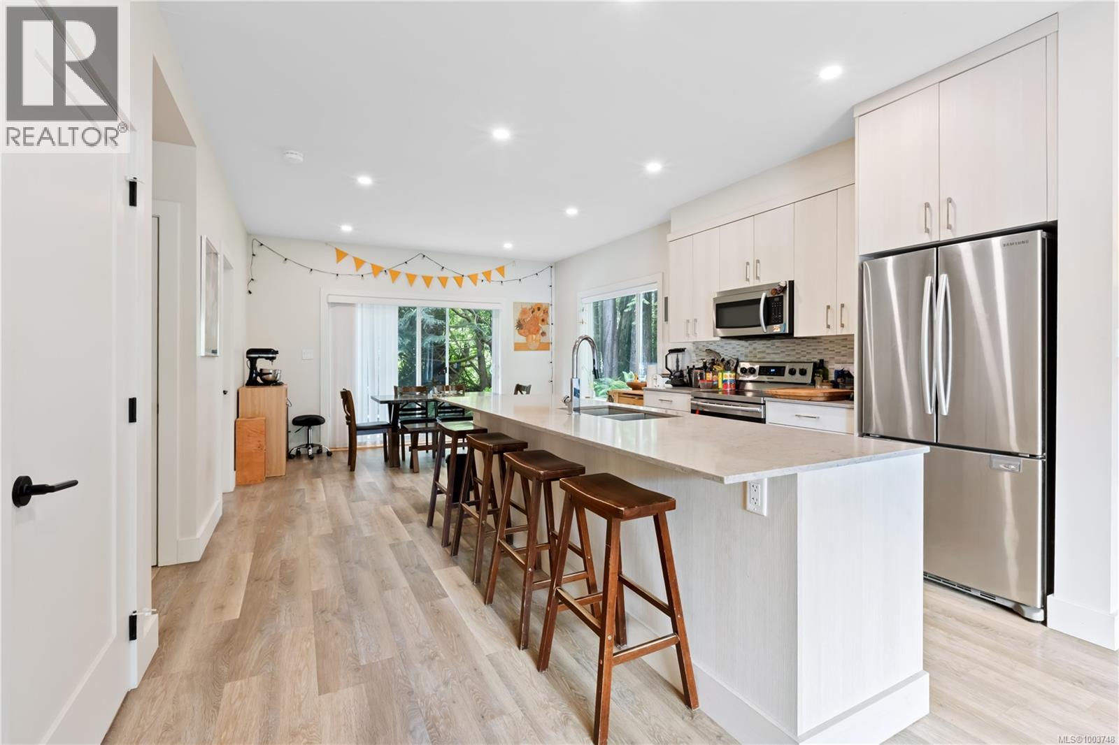 19 625 Hellesen Dr, Tofino