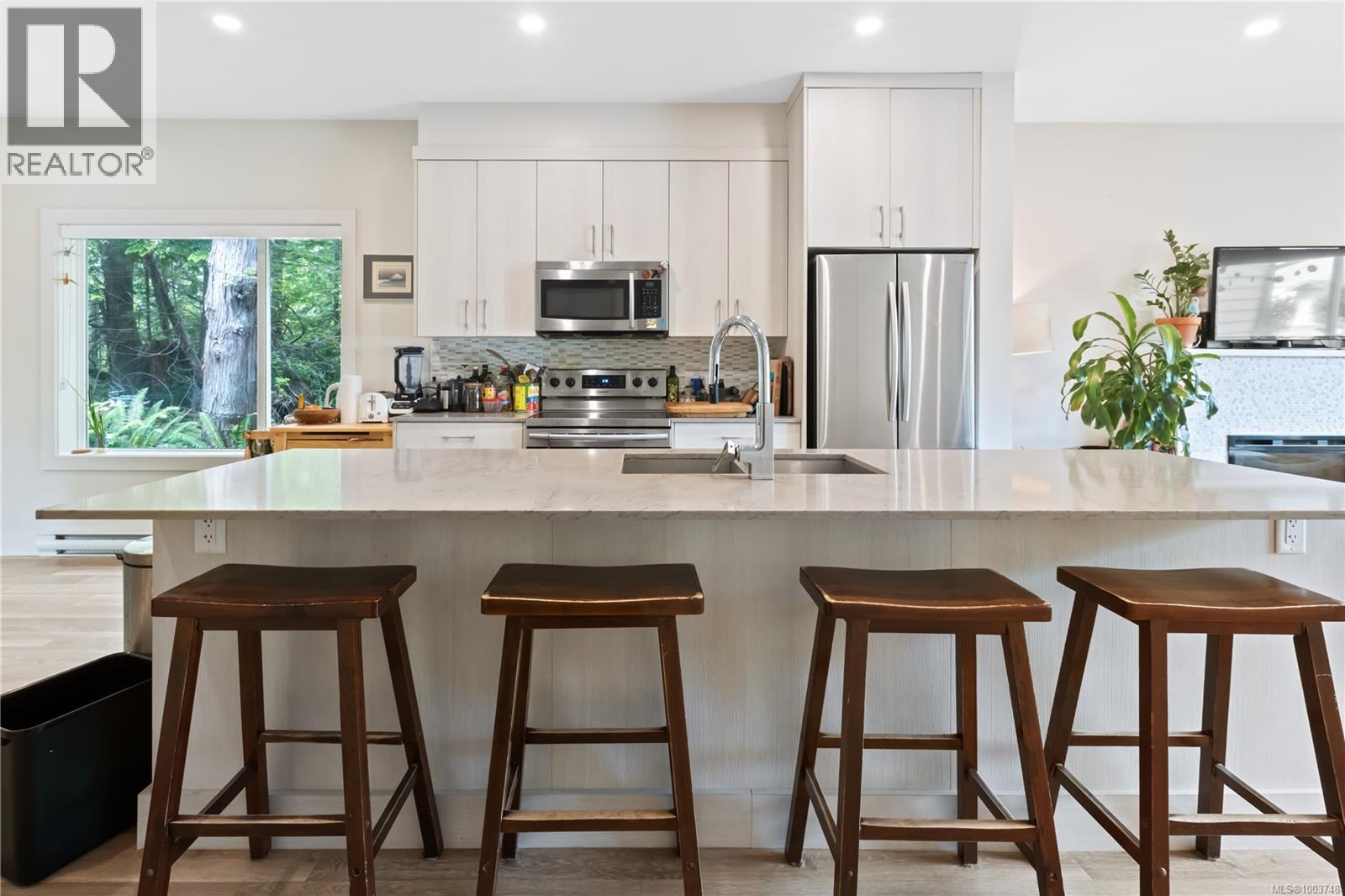 19 625 Hellesen Dr - Photo 3 of 24, Tofino, British Columbia