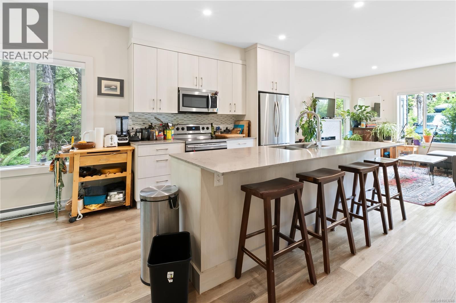 19 625 Hellesen Dr, Tofino