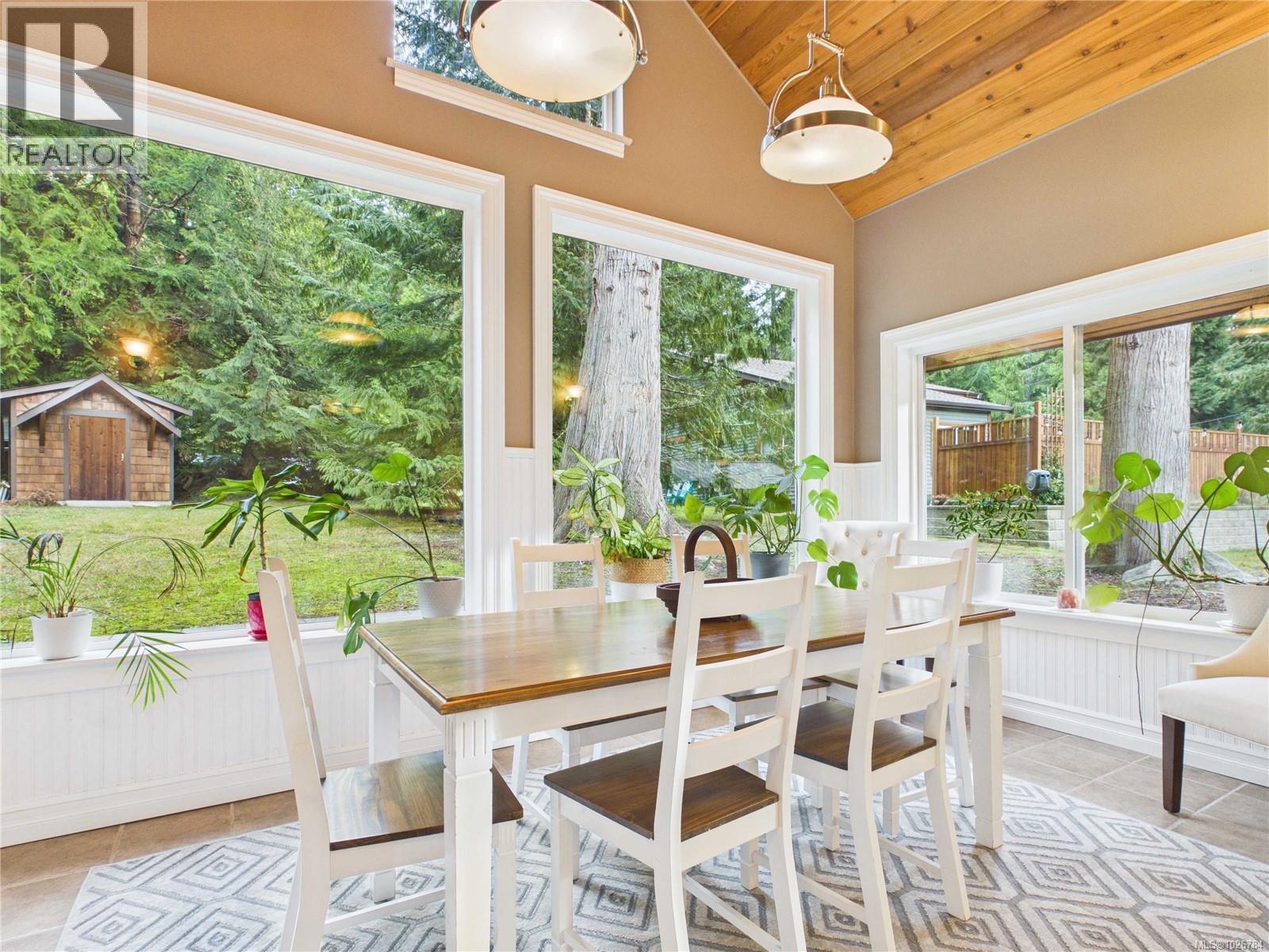 375 Baylis Rd, Qualicum Beach