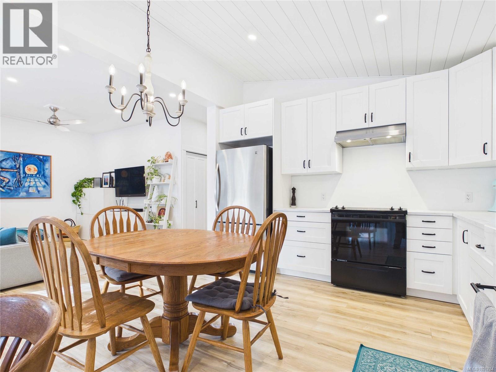 375 Baylis Rd, Qualicum Beach