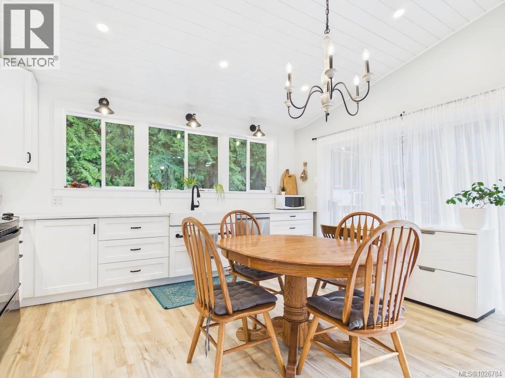 375 Baylis Rd, Qualicum Beach