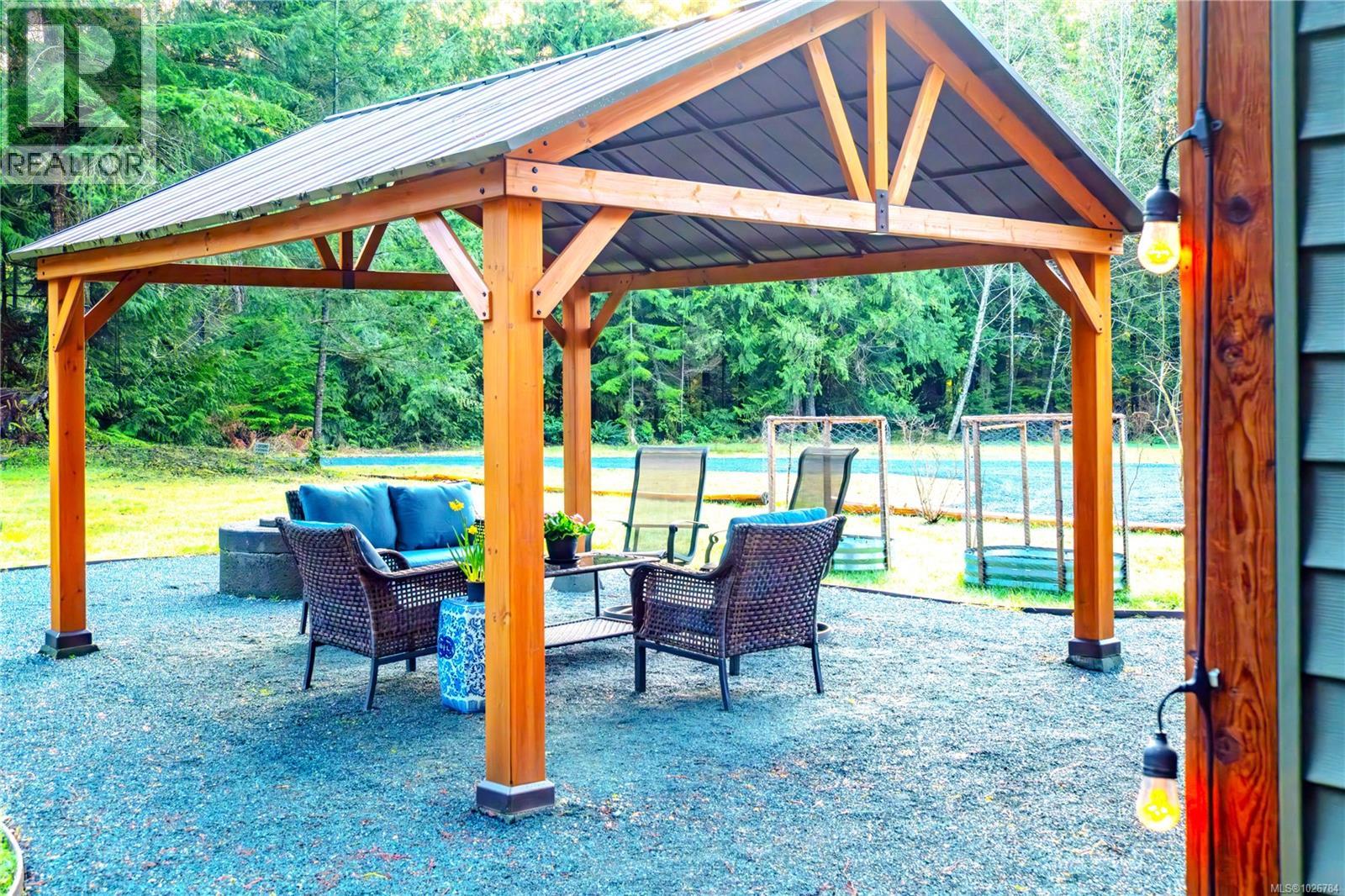 375 Baylis Rd, Qualicum Beach