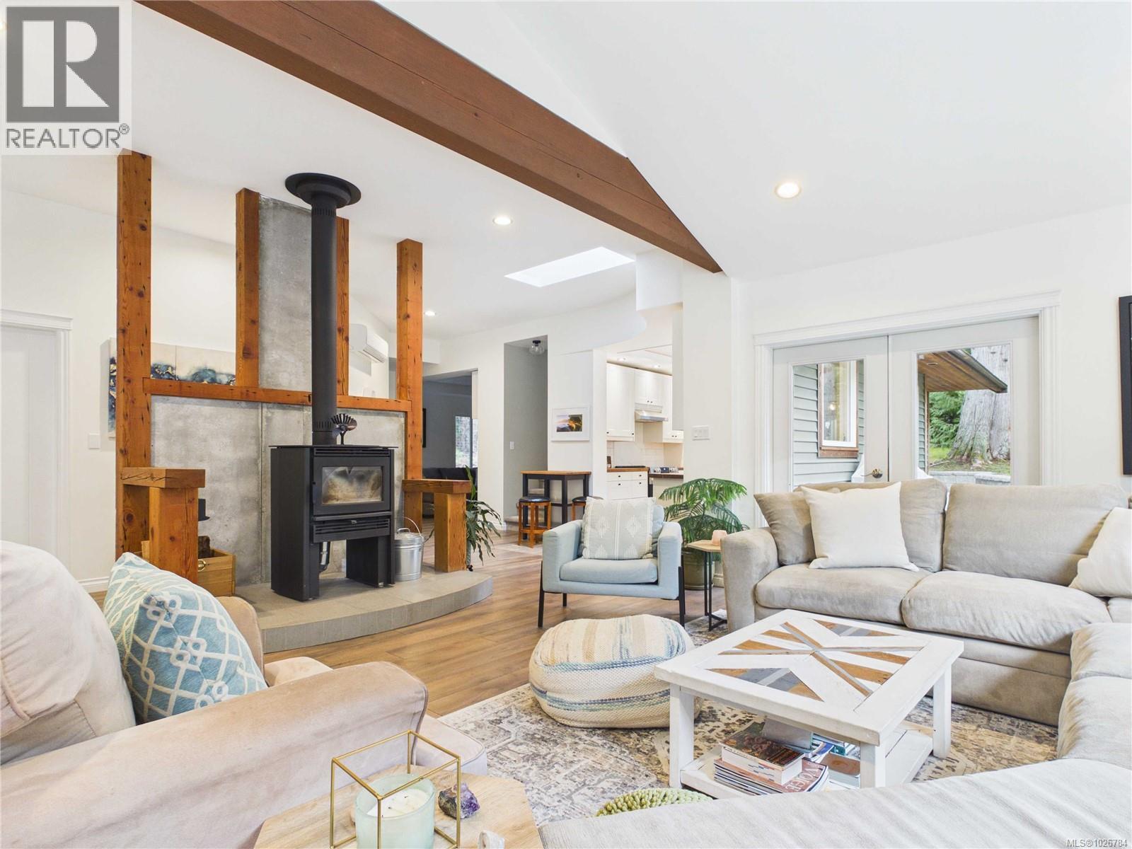 375 Baylis Rd, Qualicum Beach