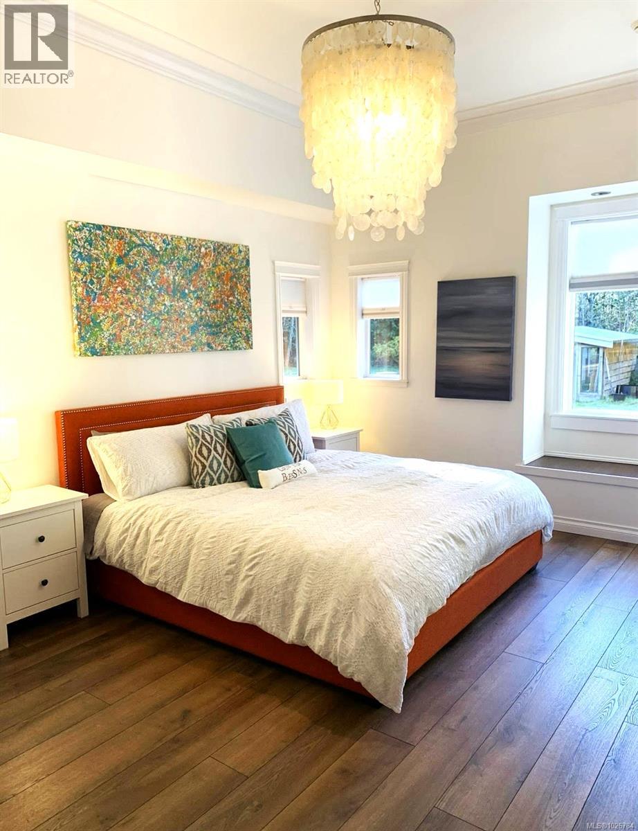 375 Baylis Rd, Qualicum Beach